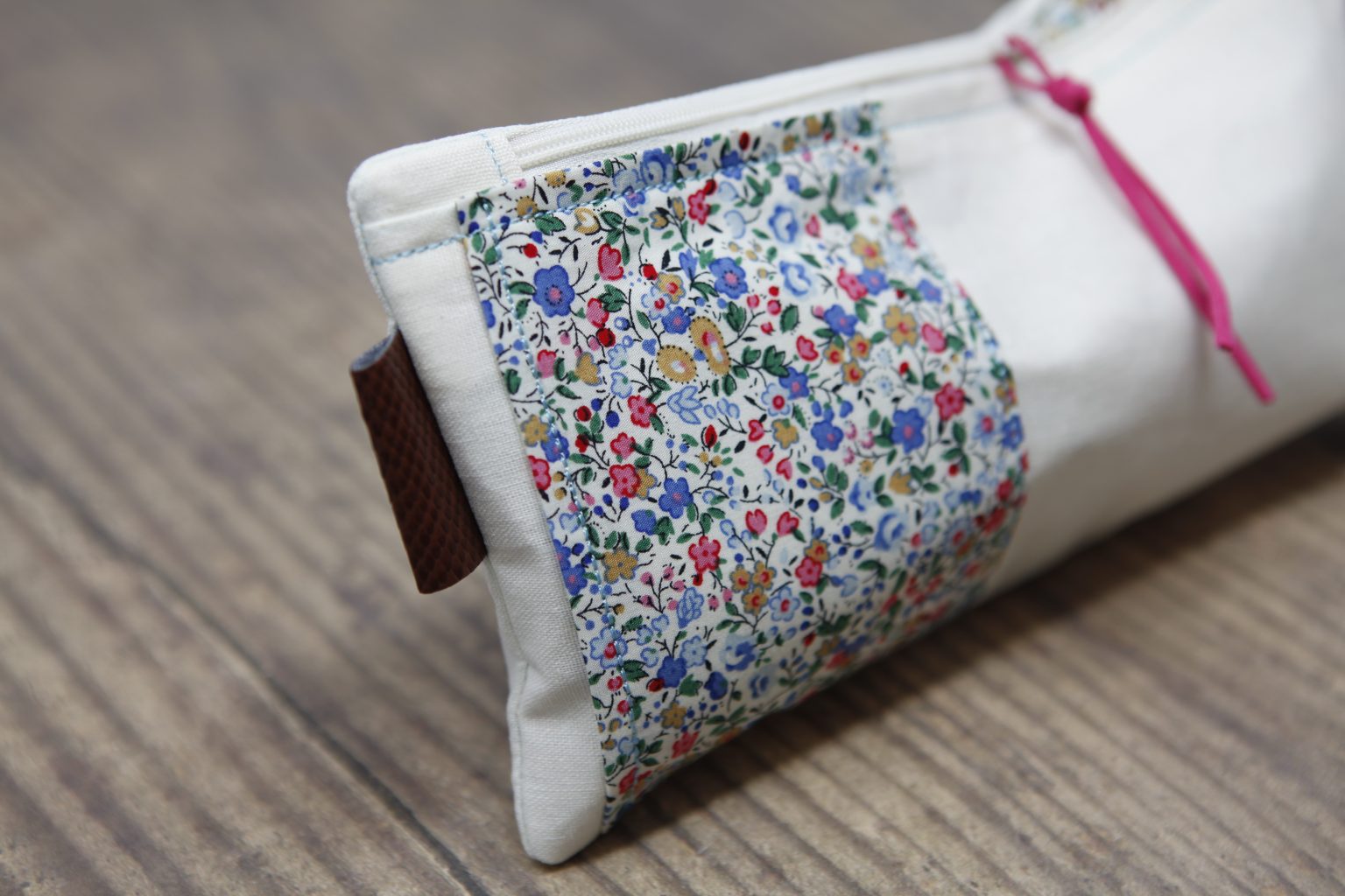 ITH Zipper Bag with Tab Tops and Vertical Stripe (125). In the hoop bag