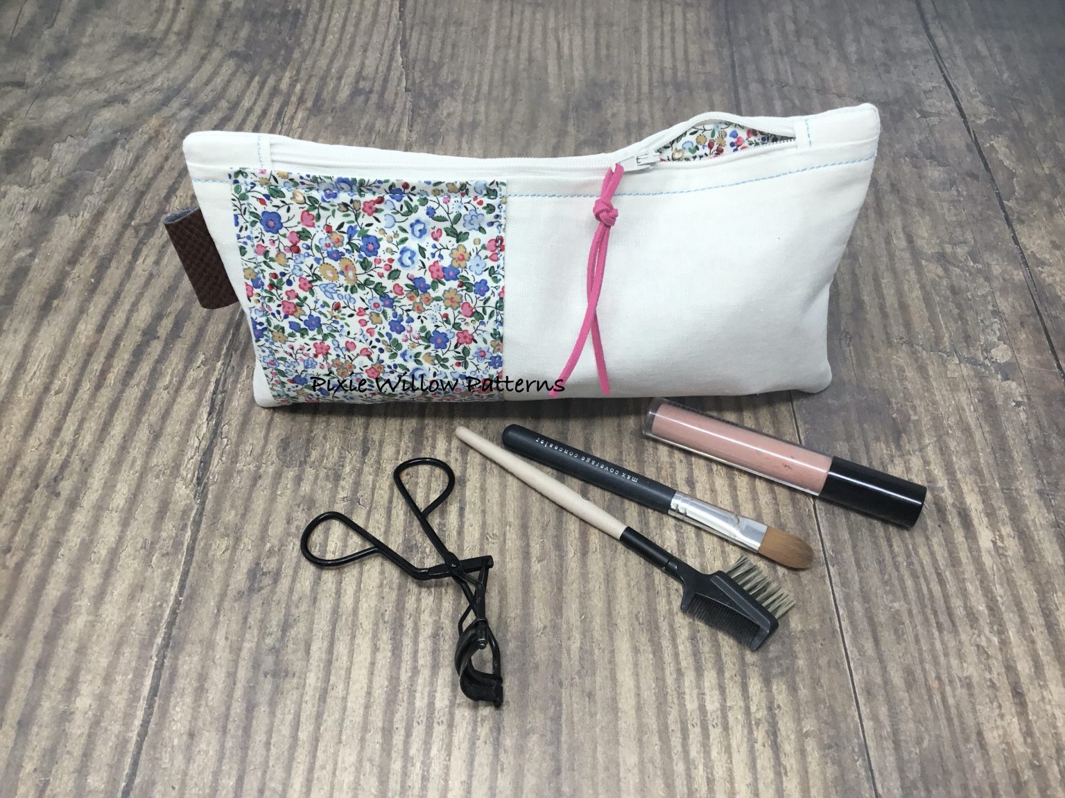 ITH Zipper Bag with Tab Tops and Vertical Stripe (125). In the hoop bag