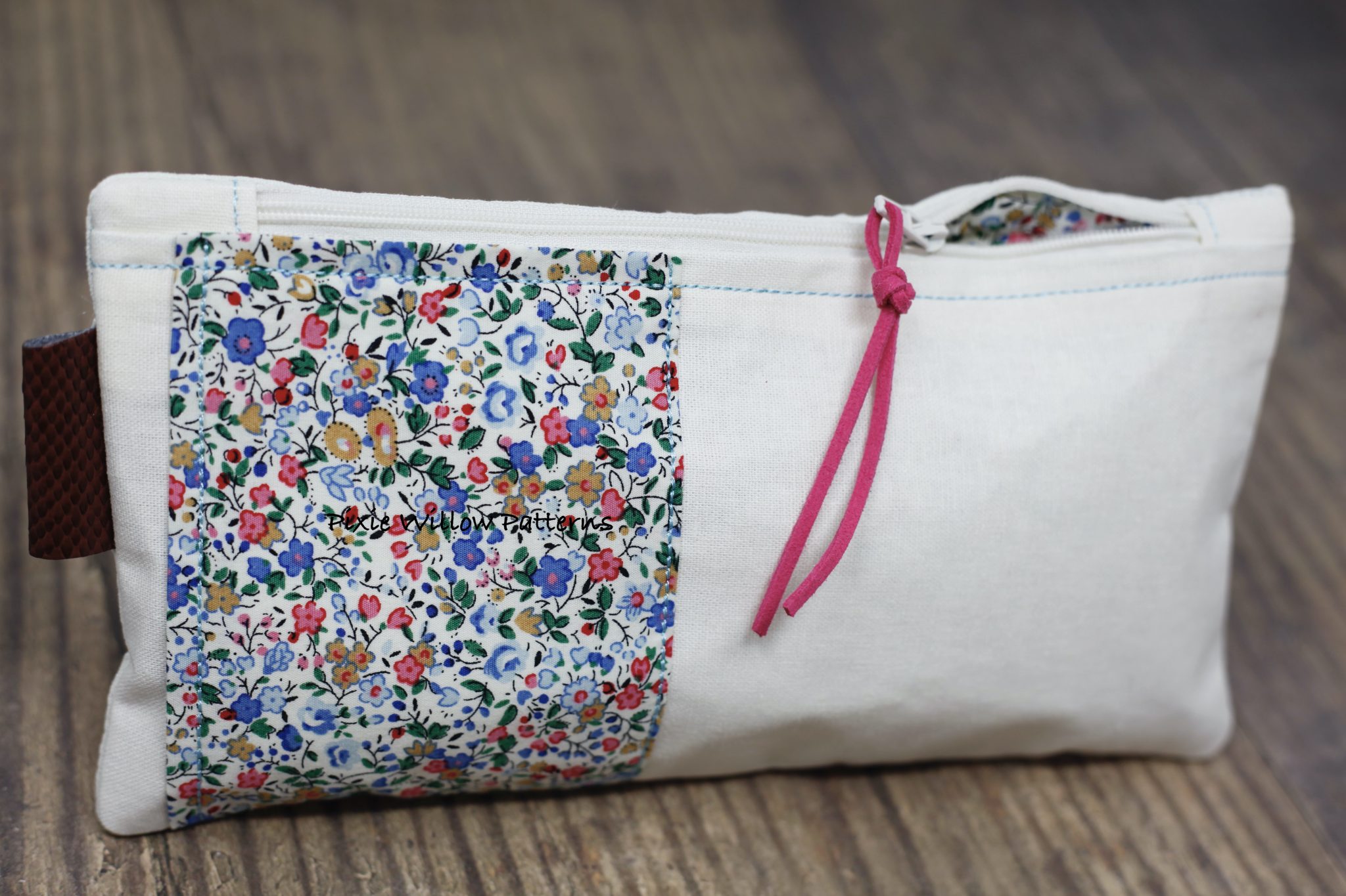 ITH Zipper Bag with Tab Tops and Vertical Stripe (125). In the hoop bag