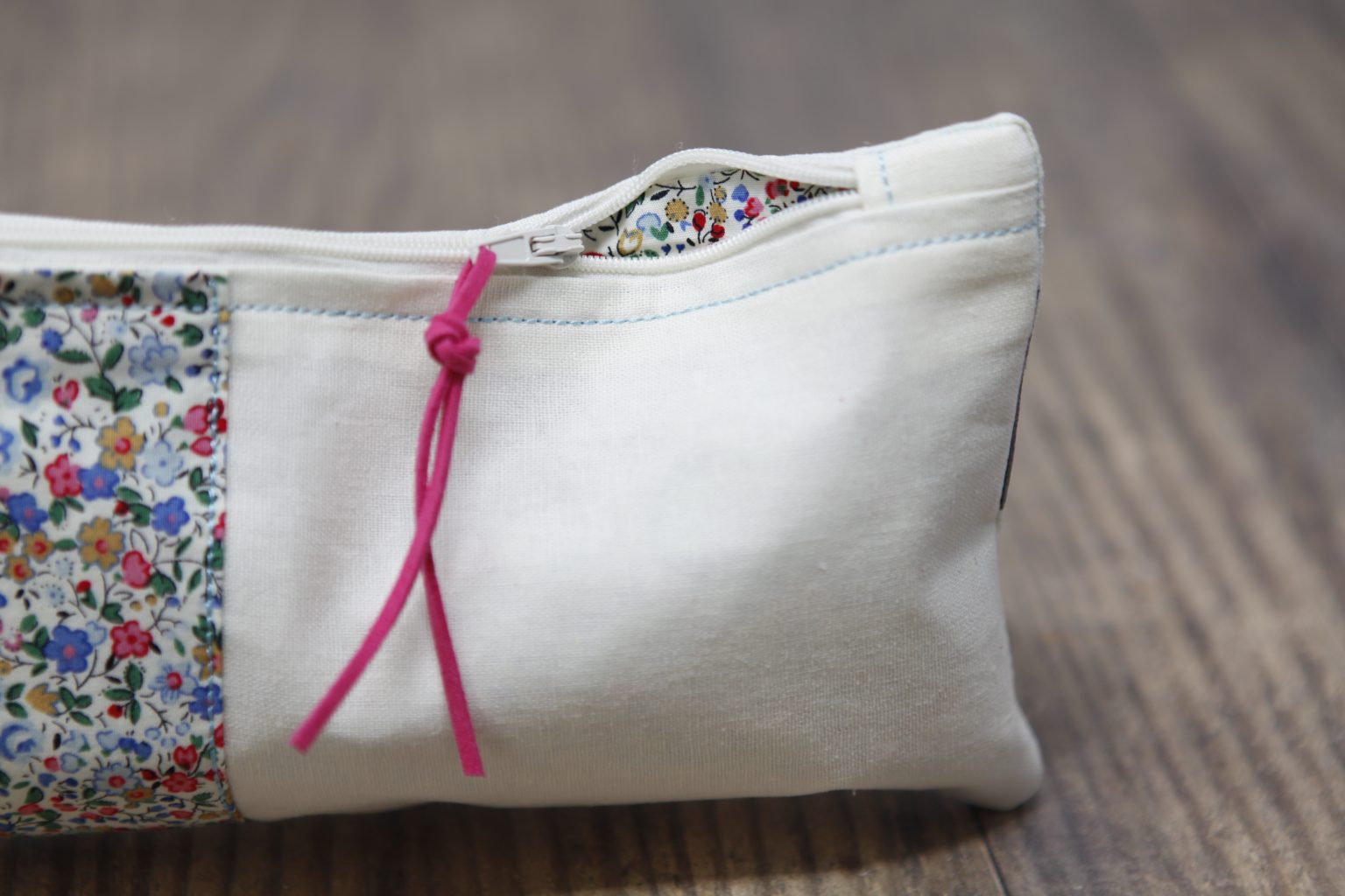 ITH Zipper Bag with Tab Tops and Vertical Stripe (125). In the hoop bag