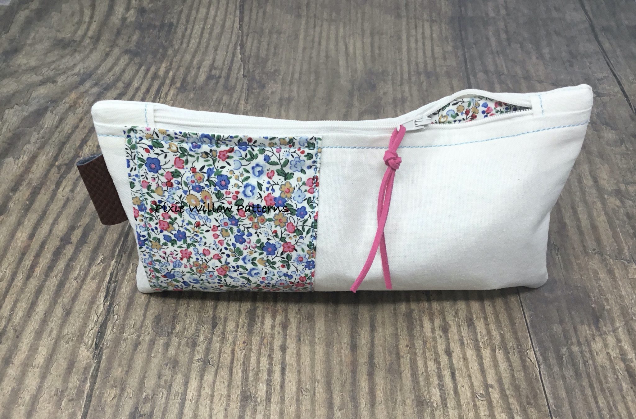 ITH Zipper Bag with Tab Tops and Vertical Stripe (125). In the hoop bag