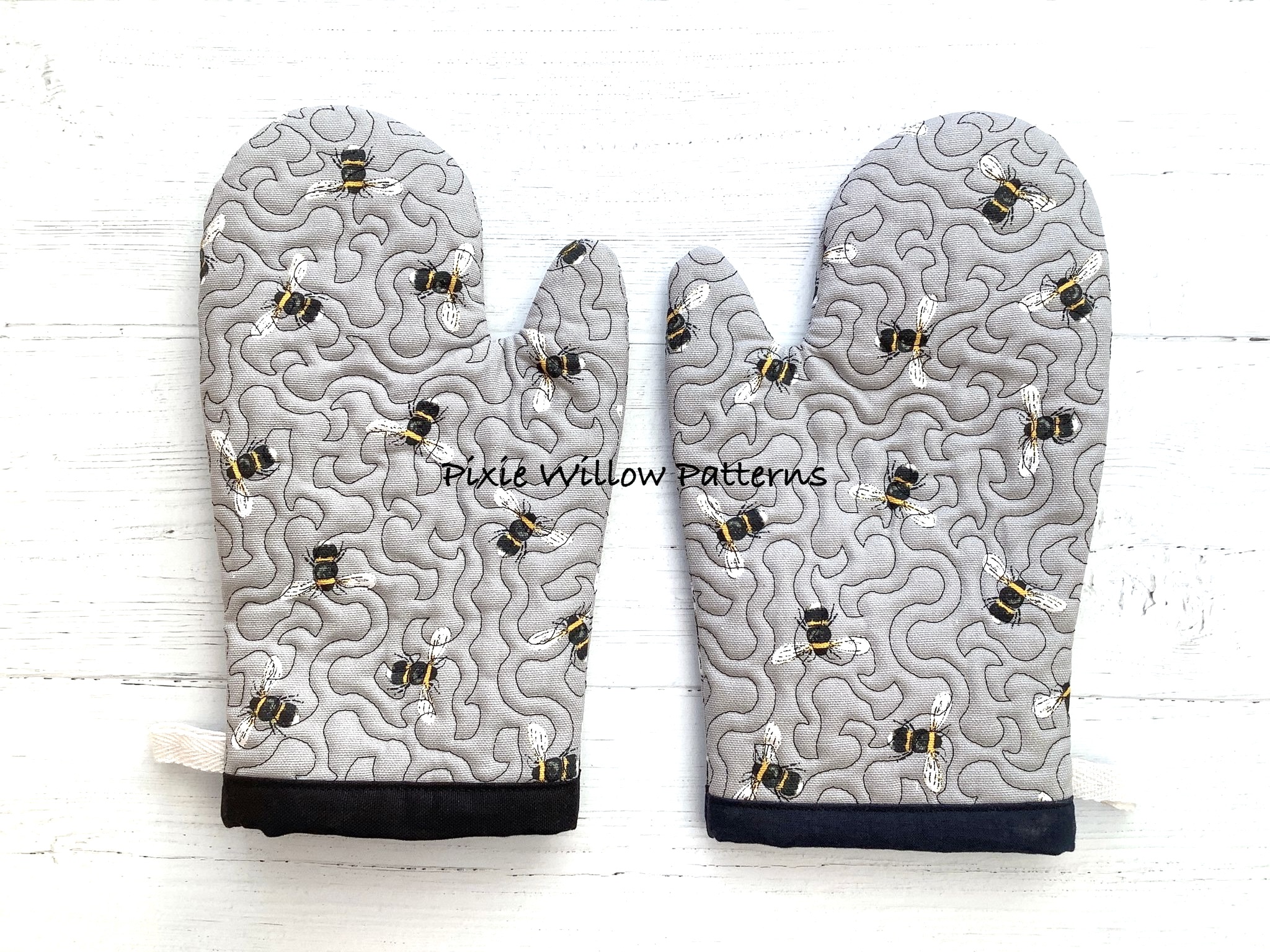 Christmas Oven Mitts - Embroidery by Germaine